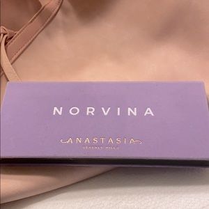 🌟Sale💜ABH Norvina Palette💜